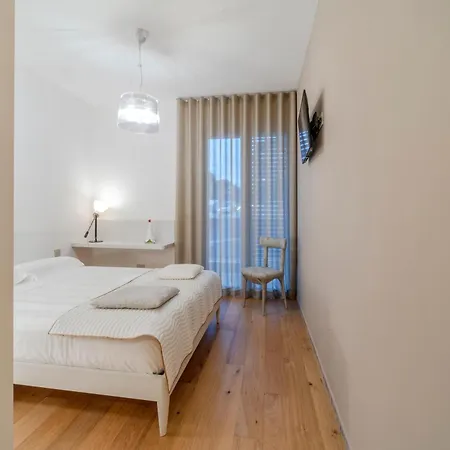 Kali Tribe Pensión 4*